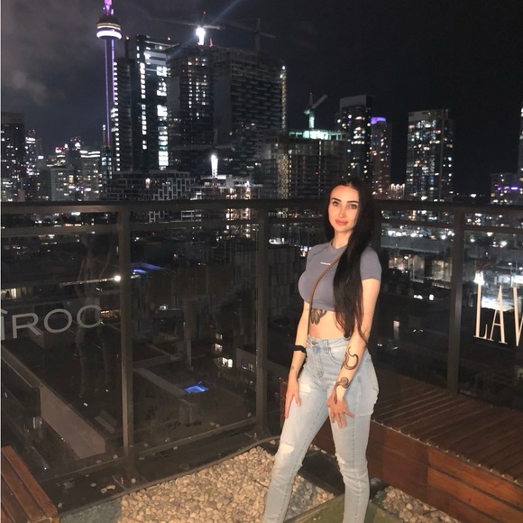 Meet your Posher, Dez - Picture 4 of 8